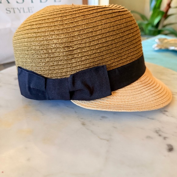 Vintage Two-Tone Straw Hat with Black Ribbon - Picture 3 of 14